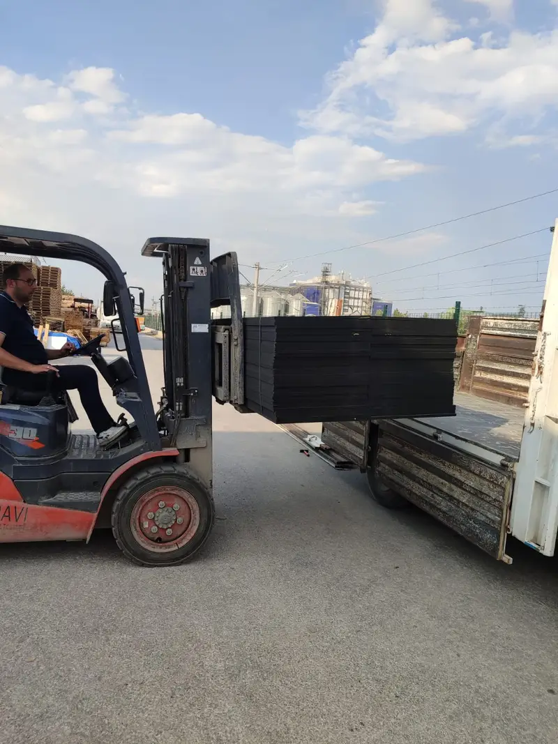 Forkliftle kalıp plakası yükleme