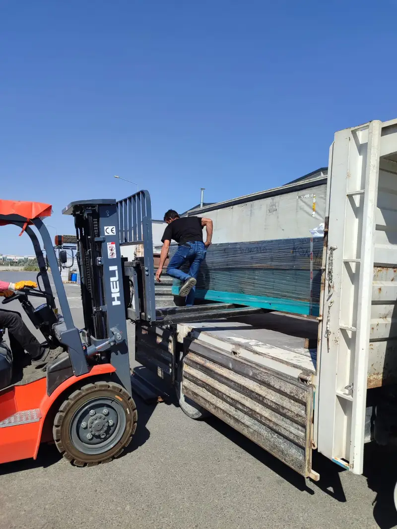 Forkliftle panel paketi yükleme